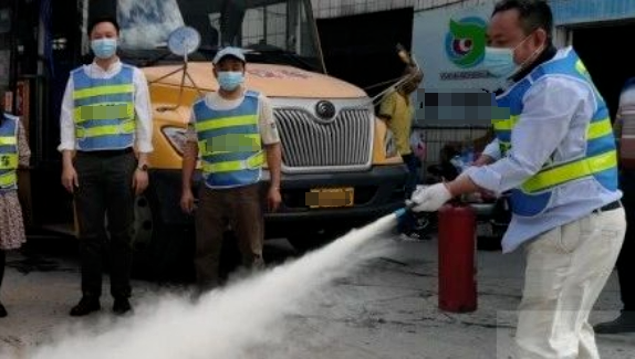 【沈家中學(xué),中心校-安全】學(xué)生乘坐校車安全指南 圖片