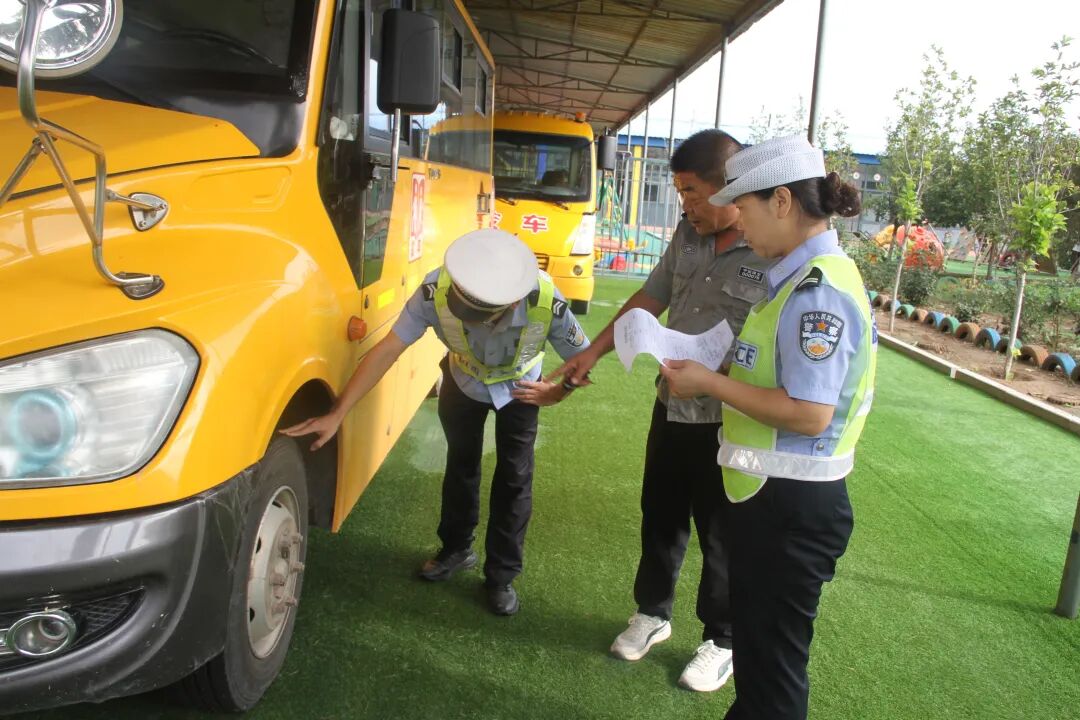 交通安全百日行動(dòng) | 筑牢安全防線(xiàn) 守護(hù)平安上學(xué)路