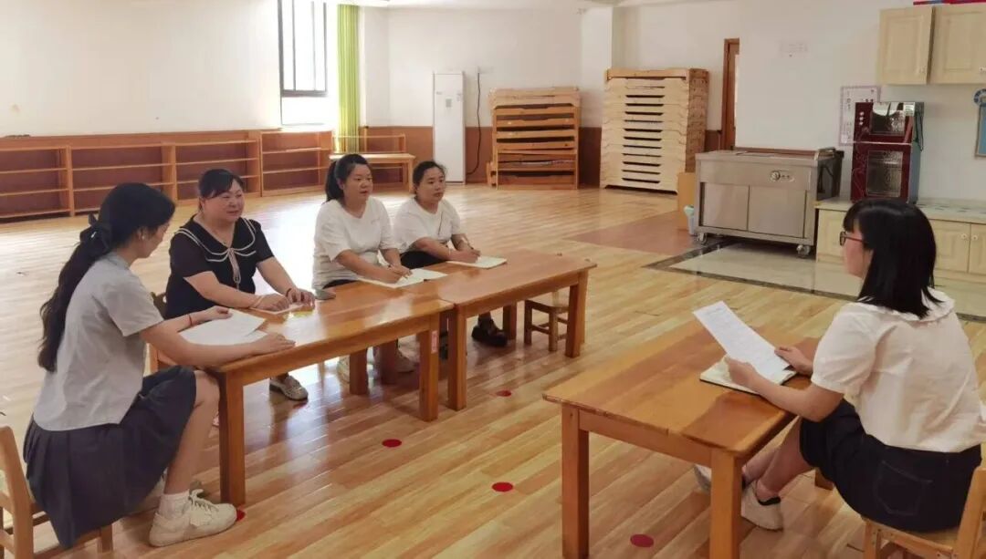 安全乘校車 平安伴我行——濱江泰合幼兒園校車安全應(yīng)急演練