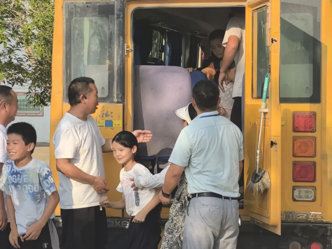 以練筑安全，守護上學路——古埠鎮中心小學開展校車安全應急演練