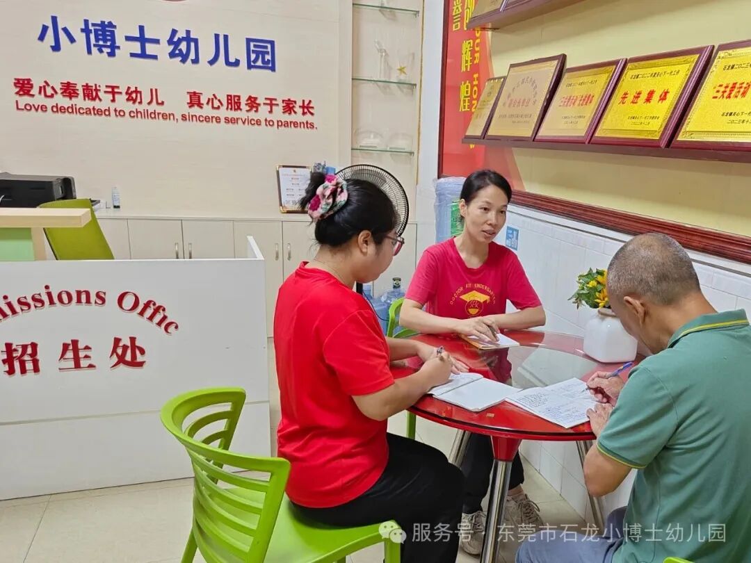 【校車演練】安全乘車，伴我同行——小博士幼兒園校車逃生安全演練活動