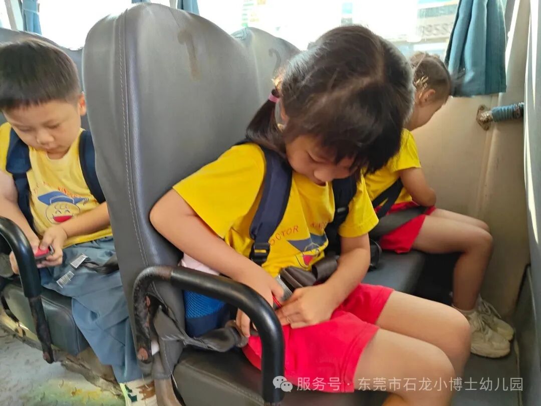 【校車演練】安全乘車，伴我同行——小博士幼兒園校車逃生安全演練活動