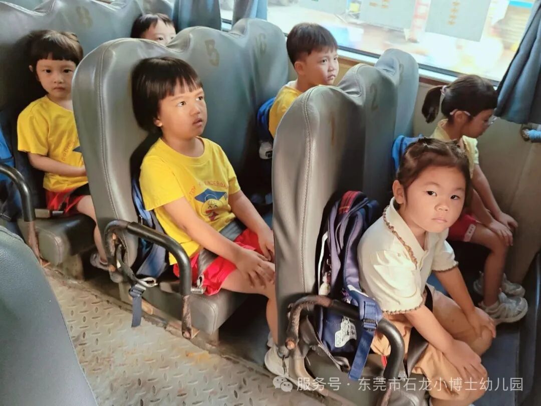 【校車演練】安全乘車，伴我同行——小博士幼兒園校車逃生安全演練活動