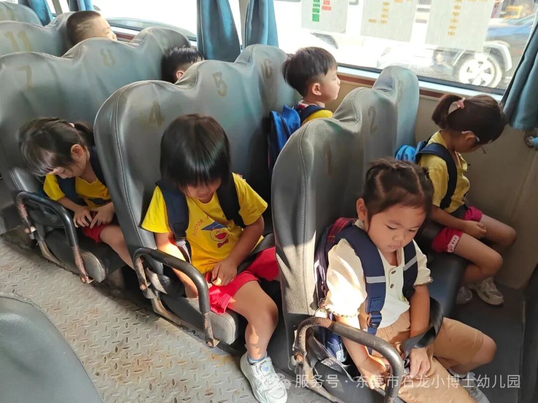 【校車演練】安全乘車，伴我同行——小博士幼兒園校車逃生安全演練活動