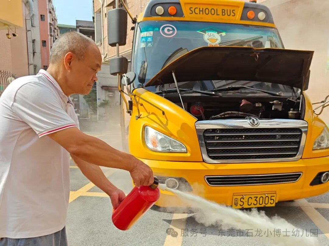 【校車演練】安全乘車，伴我同行——小博士幼兒園校車逃生安全演練活動