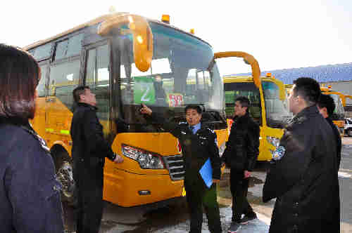 淄博張店:校車大檢查保平安開學 淄博張店:校車大檢查保平安開學