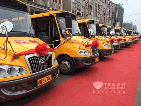 國內市場上的安全校車