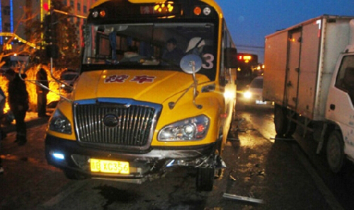 當轎車撞上校車 宇通校車用安全回饋國民信任