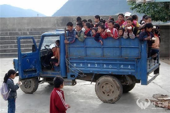 別人家校車好牛 知足吧俺都沒坐過校車