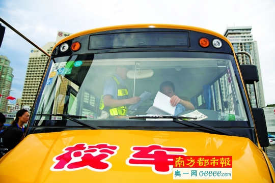 校車已用三年如今難上路 年審到底卡在哪個部門？