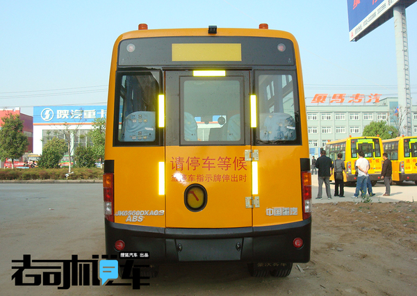 開學季家長必看！孩子這樣坐校車才安全