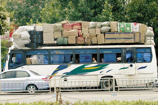 為什么中國客車和貨車是平頭而校車是尖頭的？看完才明白背后用意
