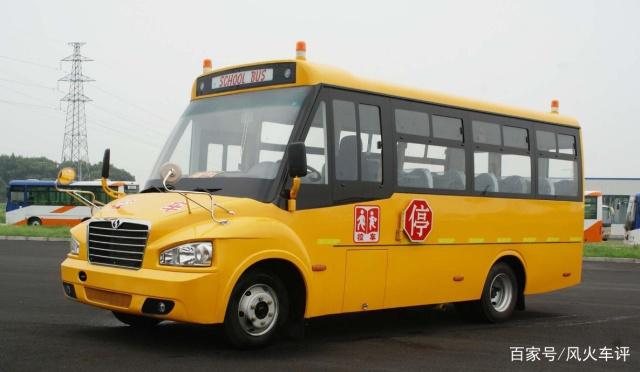 校車到底有多安全？無論哪種碰撞，校車都是“完勝”