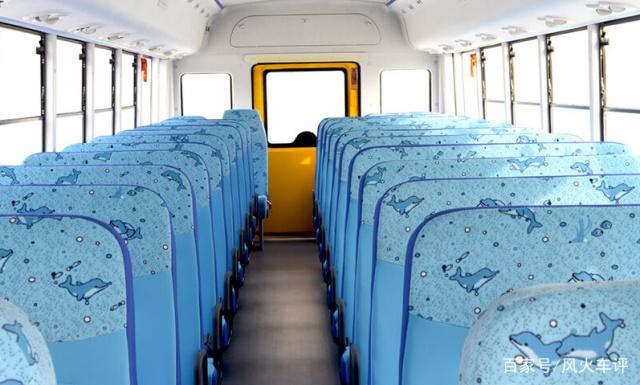校車到底有多安全？無論哪種碰撞，校車都是“完勝”