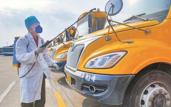 市公交集團營運校車進行全面消殺，備開學