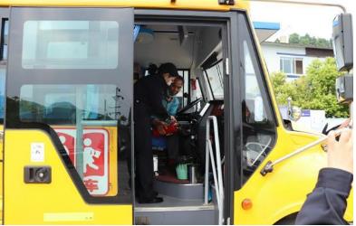 恩陽交警主動“登門”給校車“體檢” 恩陽交警主動“登門”給校車“體檢”