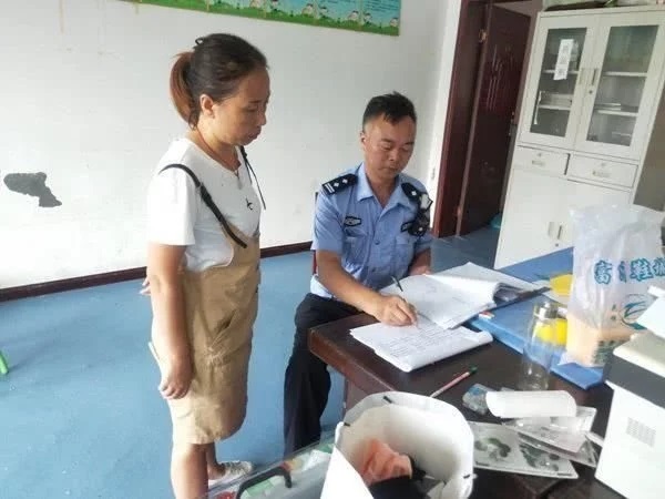 湖南省花垣交警深入轄區幼兒園，積極開展校車安全檢查