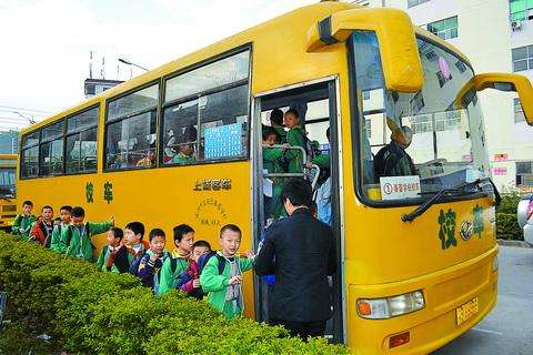東方時(shí)評(píng)丨讓校車充滿安全溫馨/ 東方時(shí)評(píng)丨讓校車充滿安全溫馨