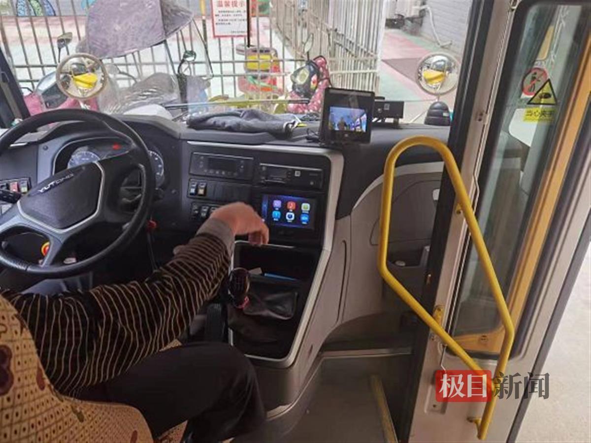 校車超員63%被“監控”鎖定,交警一查發現更大問題 校車超員63%被“監控”鎖定,交警一查發現更大問題