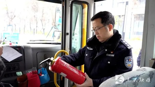 校車“大體檢” 安全迎開學 校車“大體檢” 安全迎開學