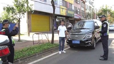 商務車充當校車 準載7人竟塞16名學生