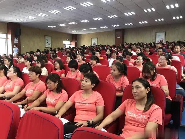 讓師德成為口碑—惠濟(jì)區(qū)江山路街道中心幼兒園開(kāi)展師德培訓(xùn) 讓師德成為口碑—惠濟(jì)區(qū)江山路街道中心幼兒園開(kāi)展師德培訓(xùn)