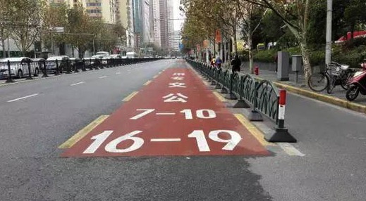 校車能否走公交專用道 上海警方:載有學(xué)生可以 校車能否走公交專用道 上海警方:載有學(xué)生可以