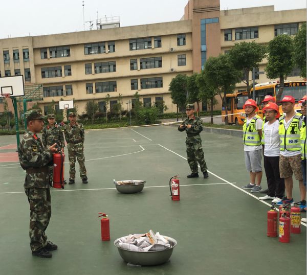 湖北監(jiān)利縣全面啟動(dòng)校車應(yīng)急疏散演練