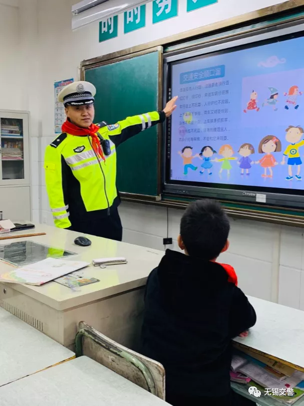 這樣的“黑校車”，你敢讓孩子坐嗎？