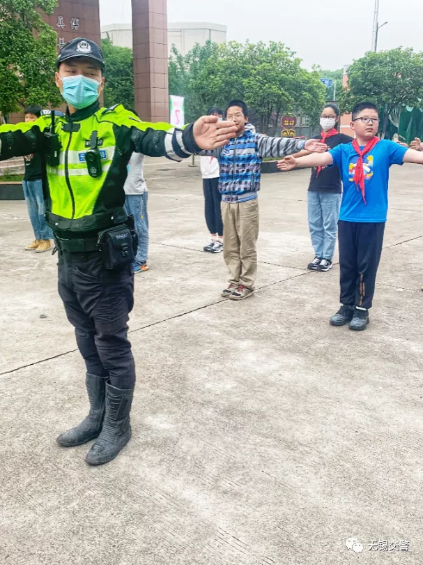 這樣的“黑校車”，你敢讓孩子坐嗎？