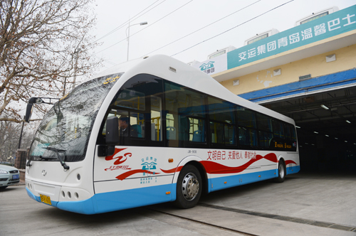 新國企:青島交運綠色前行 校車與城鄉(xiāng)客運一體化“雙覆蓋” 青島交運溫馨巴士純電動公交車