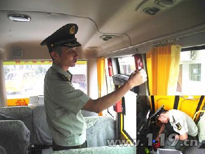 幼兒園校車“大體檢”提高消防安全水平 幼兒園校車“大體檢”提高消防安全水平