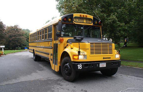 回顧校車歷史 看美國(guó)徹頭徹尾特權(quán)校車 回顧校車歷史 看美國(guó)徹頭徹尾特權(quán)校車