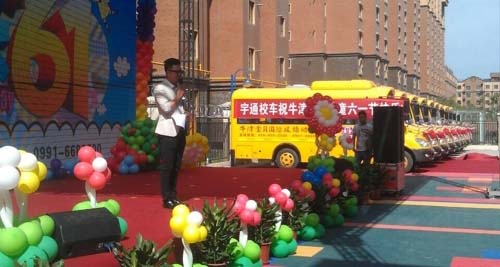 宇通“六一”獻禮烏魯木齊幼兒園 10輛專用校車交付 宇通“六一”獻禮烏魯木齊幼兒園 10輛專用校車交付