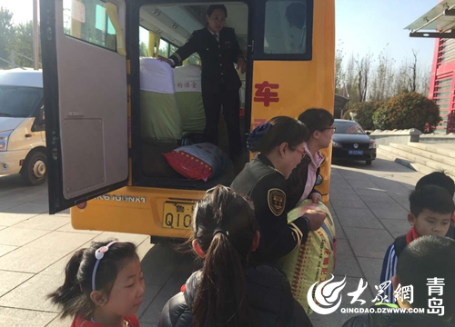 青島溫馨校車:“冬季送溫暖、衣舊暖人心”公益活動 青島溫馨校車:“冬季送溫暖、衣舊暖人心”公益活動