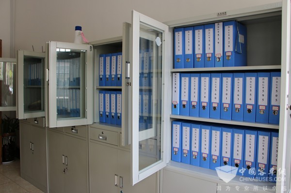 德耀集團(tuán)的校車“生意經(jīng)”：怎一個(gè)“安全”了得