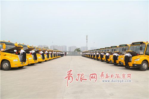 青島1900輛“大鼻子”校車自即日起進(jìn)入“暑期模式” 青島1900輛“大鼻子”校車自即日起進(jìn)入“暑期模式”