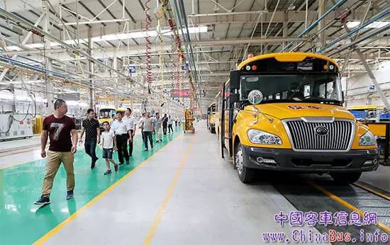 校車安全不是靠“45度角的仰望”，更需360度的行動！TA做到了