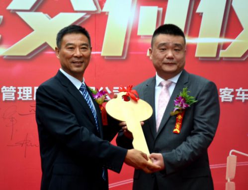 安全不放暑假 起點校車交付百輛全新校車 安全不放暑假 起點校車交付百輛全新校車