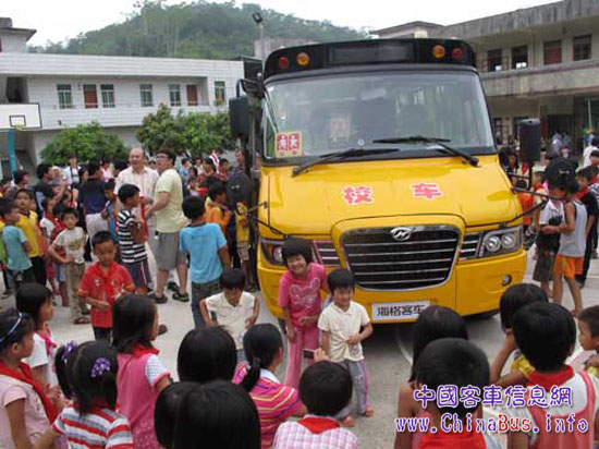 “天聲一隊”聯手海格開啟校車公益新模式 “天聲一隊”聯手海格開啟校車公益新模式