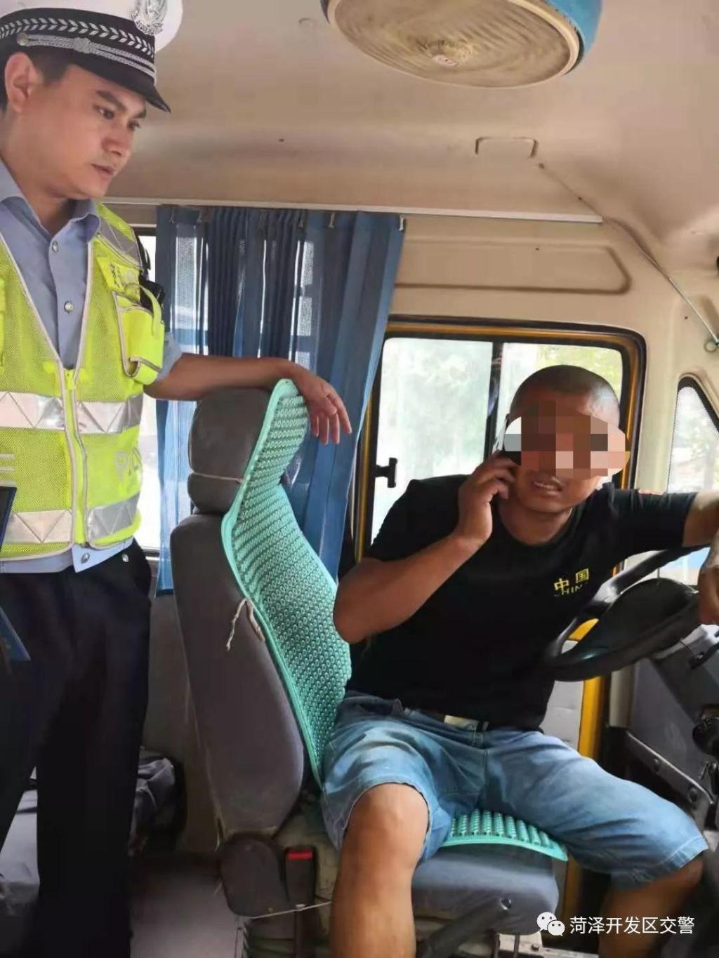 嚴查“黑校車”,重罰沒商量!菏澤有個司機被罰款1萬元 嚴查“黑校車”,重罰沒商量!菏澤有個司機被罰款1萬元