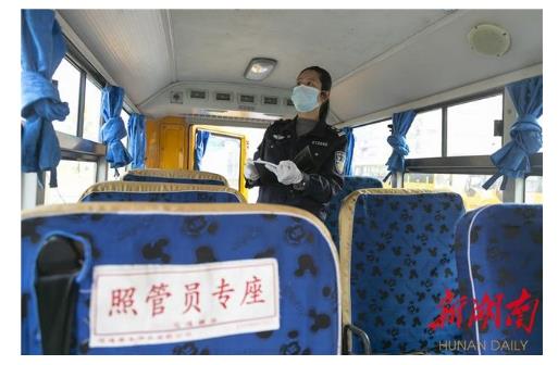汨羅：校車(chē)集中防疫消毒 整裝待發(fā)“護(hù)航”上學(xué)路