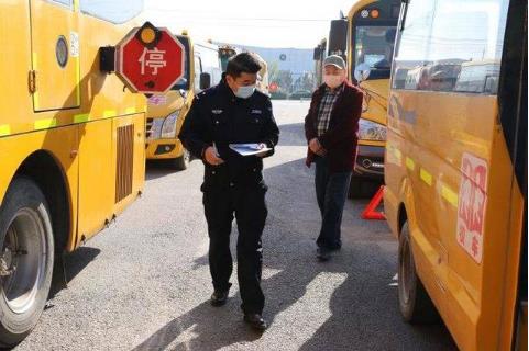 德州交警直屬二大隊開展校車安全“體檢”
