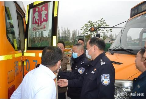 常德交警二大隊(duì):聯(lián)合多部門排查校車安全隱患 全力護(hù)航復(fù)工復(fù)學(xué) 常德交警二大隊(duì):聯(lián)合多部門排查校車安全隱患 全力護(hù)航復(fù)工復(fù)學(xué)