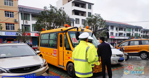 廣昌交警開展校車安全檢查助力學校復學/ 廣昌交警開展校車安全檢查助力學校復學