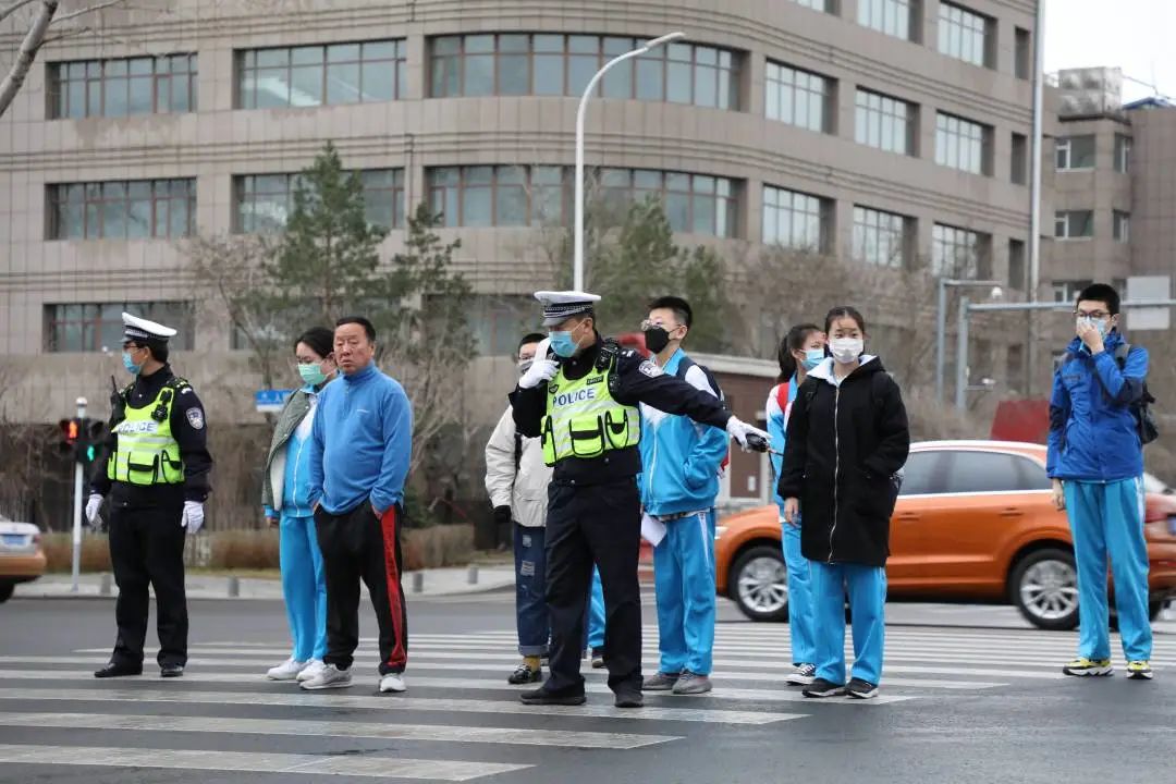 全省交警多策并舉 全力為中小學(xué)生開(kāi)學(xué)保駕護(hù)航