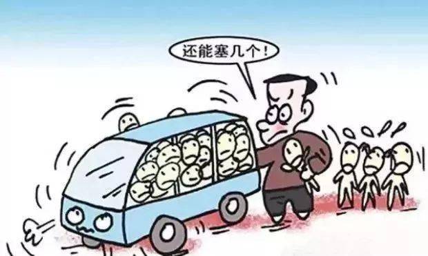 廣西：梧州這輛 “黑校車” 讓人嚇一跳！如此超載，實在危險