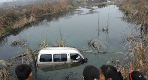 一線微觀 | 驚險(xiǎn)！松原兩臺“黑校車”現(xiàn)形記