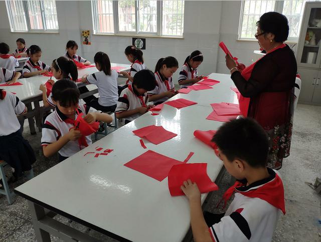 黨史與學科融合、校車化身“流動課堂”…… 宿遷泗陽縣愛園鎮讓校園黨史學習活起來 黨史與學科融合、校車化身“流動課堂”…… 宿遷泗陽縣愛園鎮讓校園黨史學習活起來