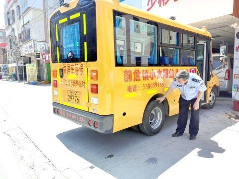 惠來縣交警大隊聯(lián)合惠來縣教育部門開展校車安全大檢查 共同守護學生平安上學路